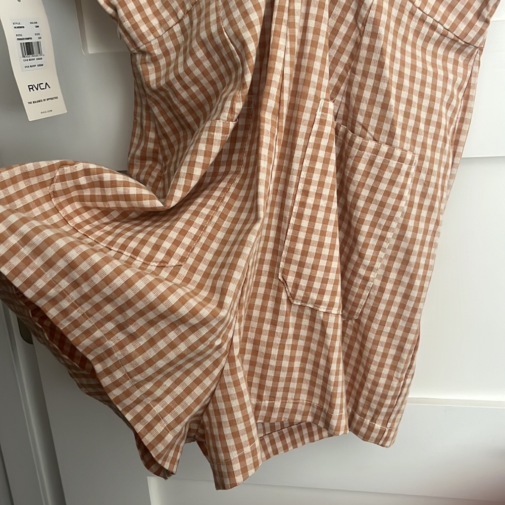 NWT RVCA (L) romper - Picture 6 of 6